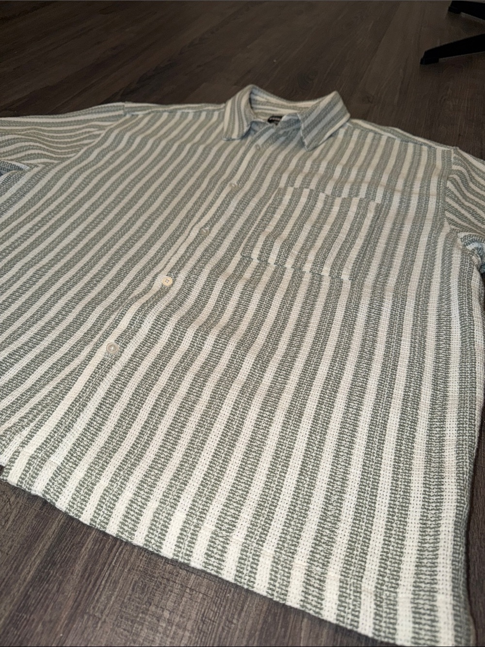 RSQ Short-Sleeve Vertical Stripe Button-Up Shirt in Cream and Gray